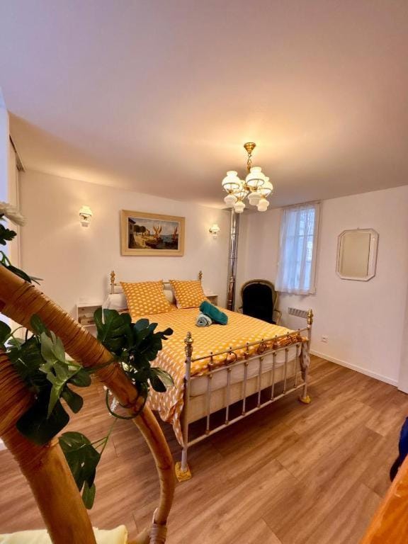 Maison de pêcheur située au pied du Monument Historique classé en 2020 le pont Colbert Maison à deux pas du centre ville Maison familiale House in Dieppe