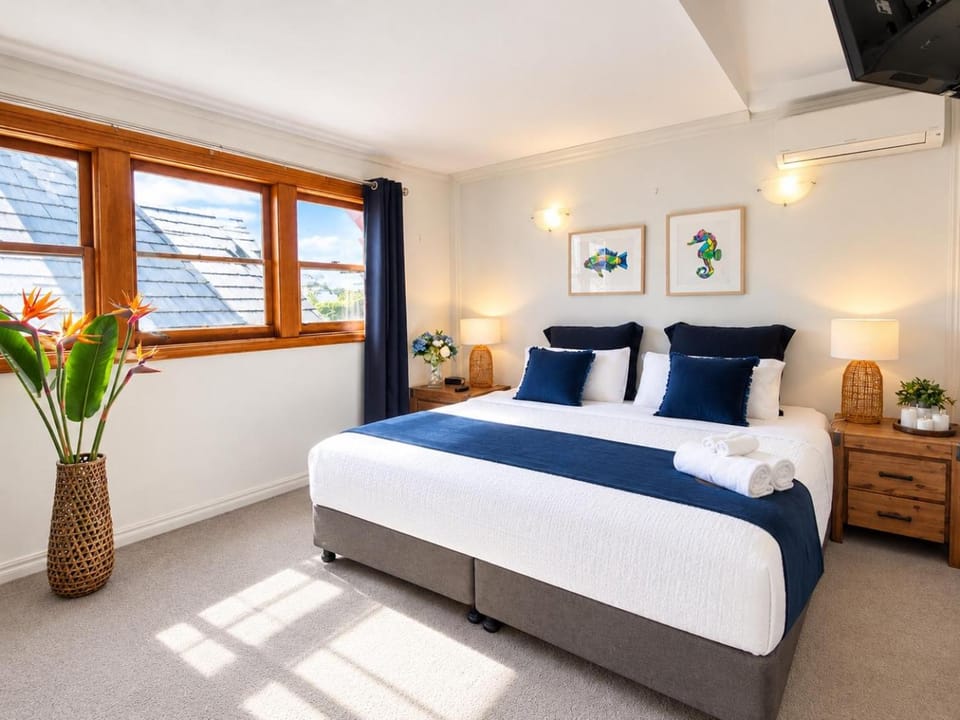 Bed, TV and multimedia, Photo of the whole room, Bedroom, air conditioner