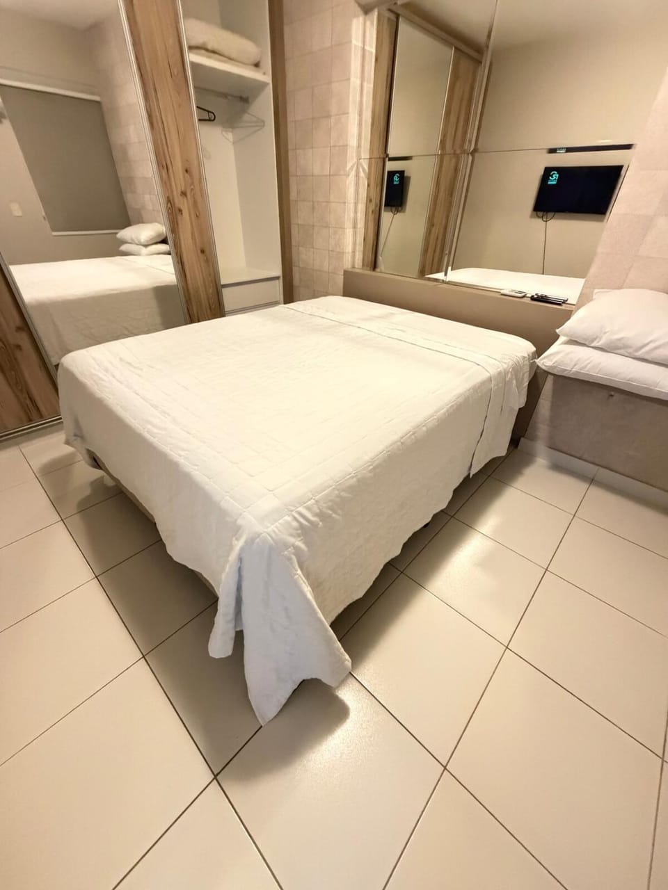 Santorini com 2 quartos Ao lado do hospital Mater Dei! Piscina grande e jacuzzi quentinha! Apartment in Goiania
