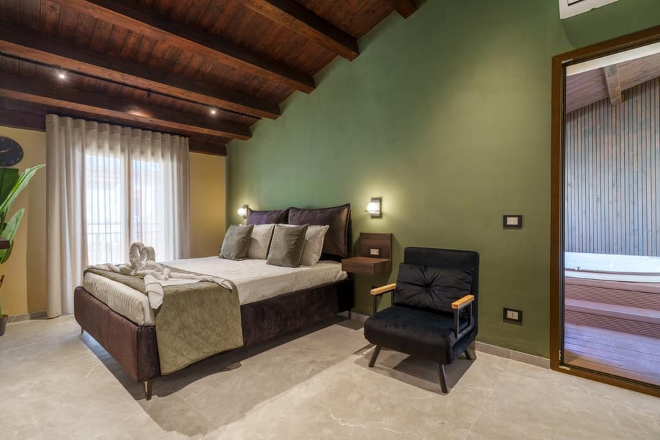 Hot Tub, Bedroom