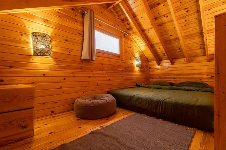 Bed, Seating area