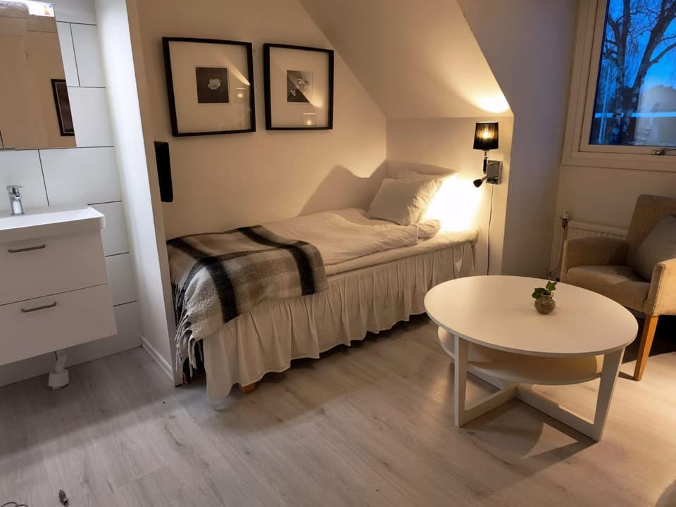 Property building, Bed