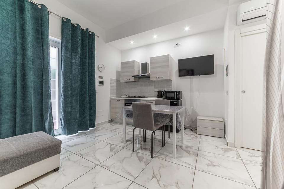 TV and multimedia, Kitchen or kitchenette, Dining area, oven