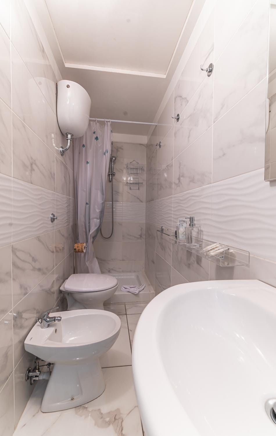 Shower, Toilet, Bathroom, bidet, towels