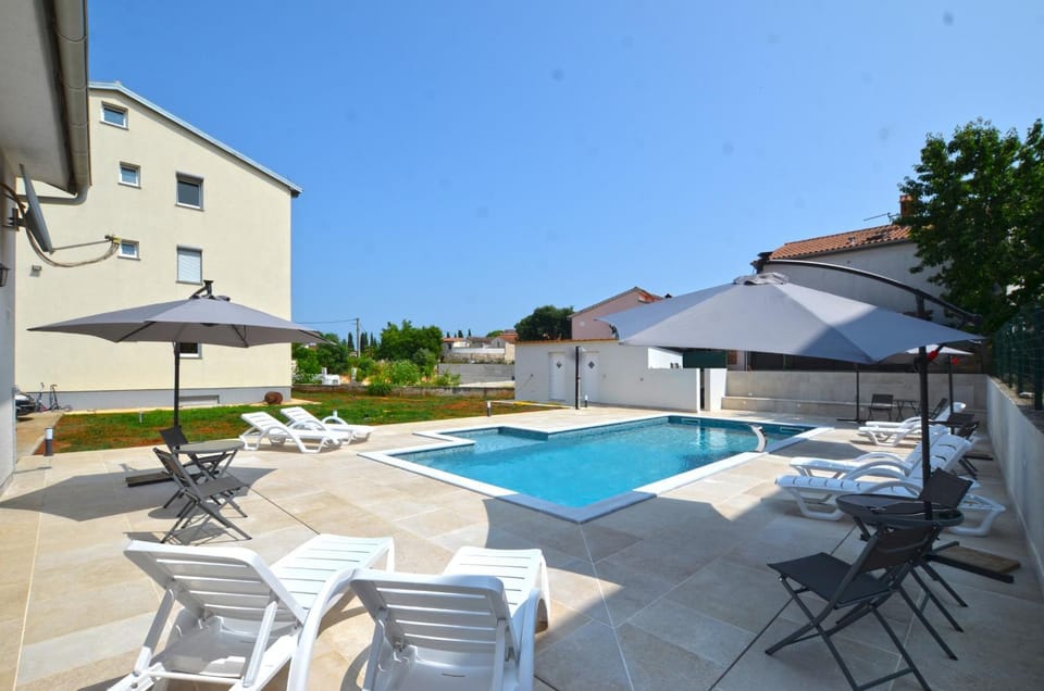 Swimming pool, sunbed