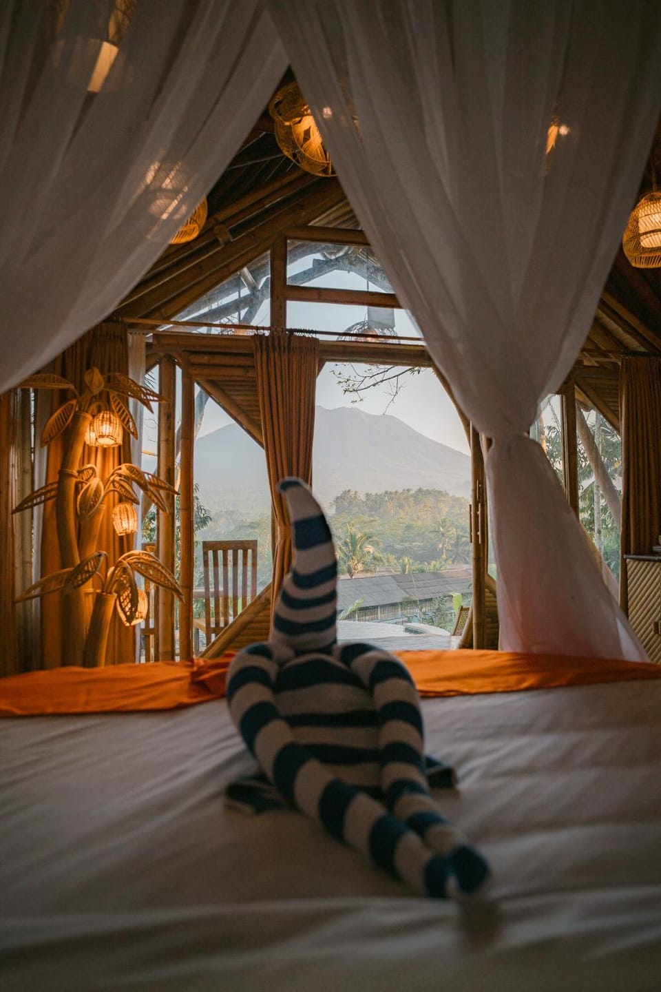 Property building, Bed, Neighbourhood, Natural landscape, View (from property/room), View (from property/room), Mountain view, Mountain view, Pool view, Swimming pool, Location
