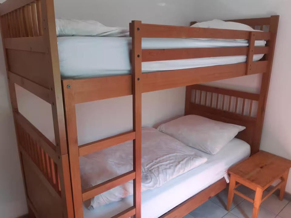 Bedroom, bunk bed