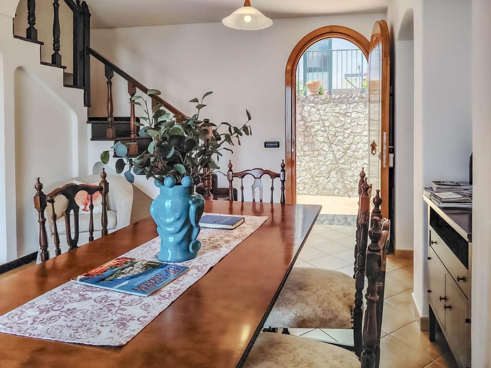 Living room, Seating area, Seasons, Inner courtyard view