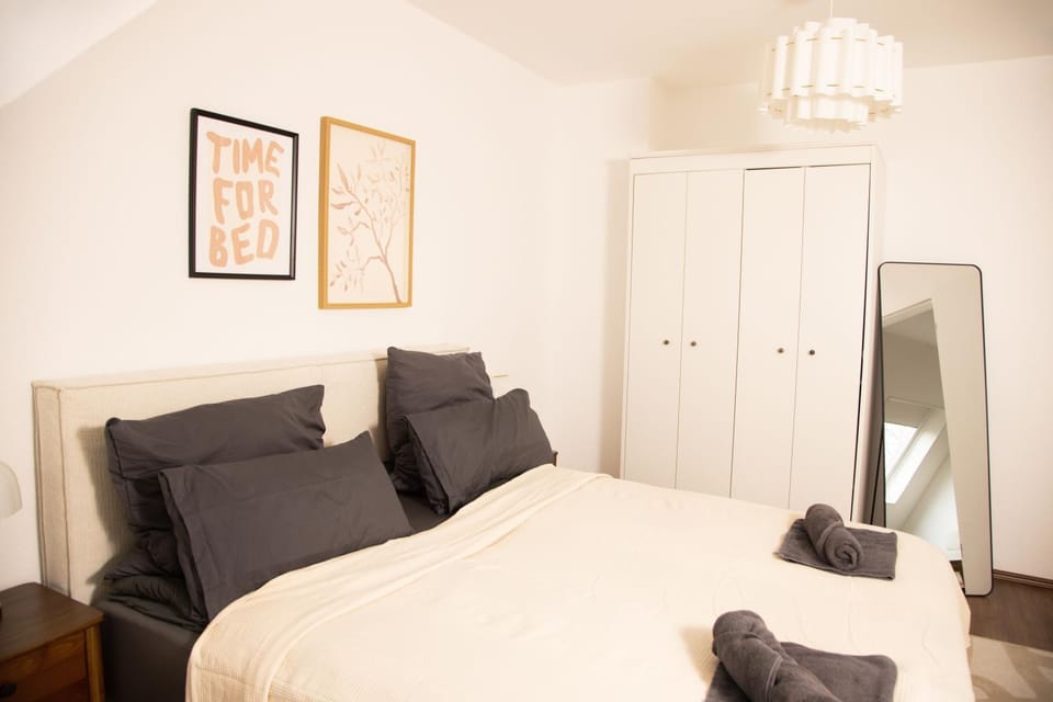 Bed, Photo of the whole room, Bedroom, wardrobe