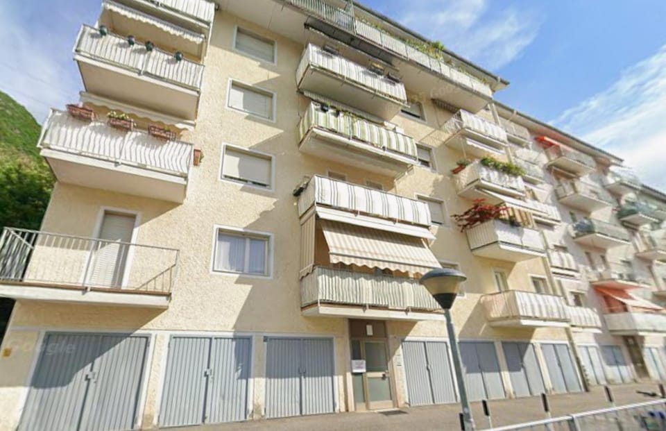 Property building, Restaurant/places to eat