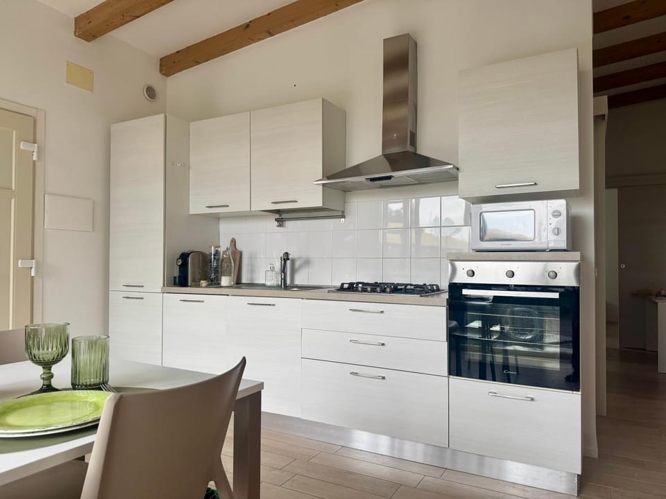 Kitchen or kitchenette, Dining area, dishwasher, heating, oven, stove, air conditioner