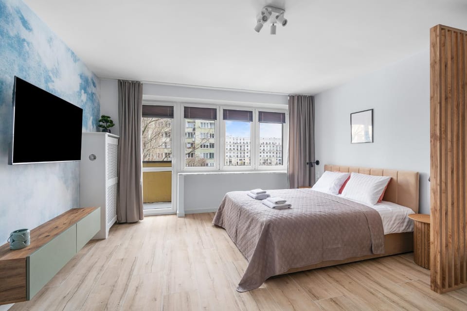 Bed, TV and multimedia, Living room, Seating area