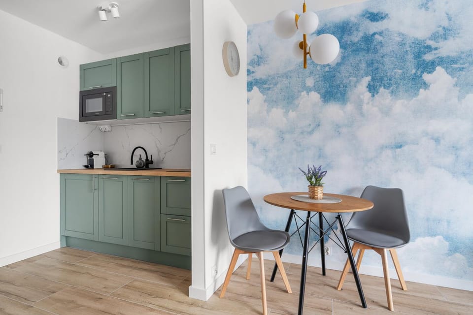 Kitchen or kitchenette, Dining area, microwave, stove