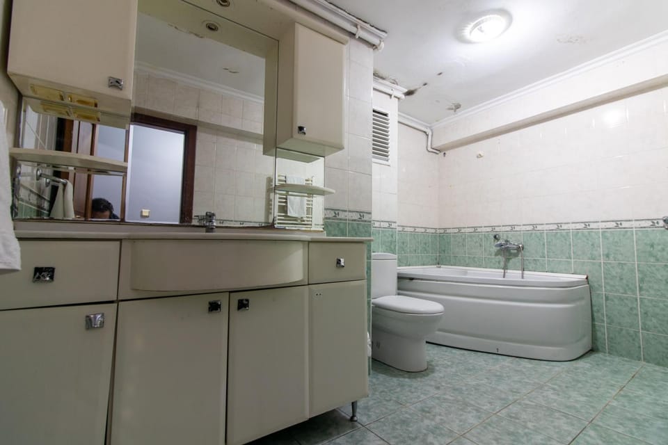 Toilet, Bath, bidet