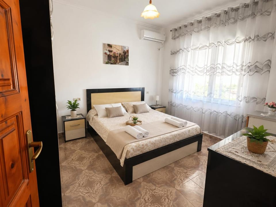 Bed, Bedroom, air conditioner