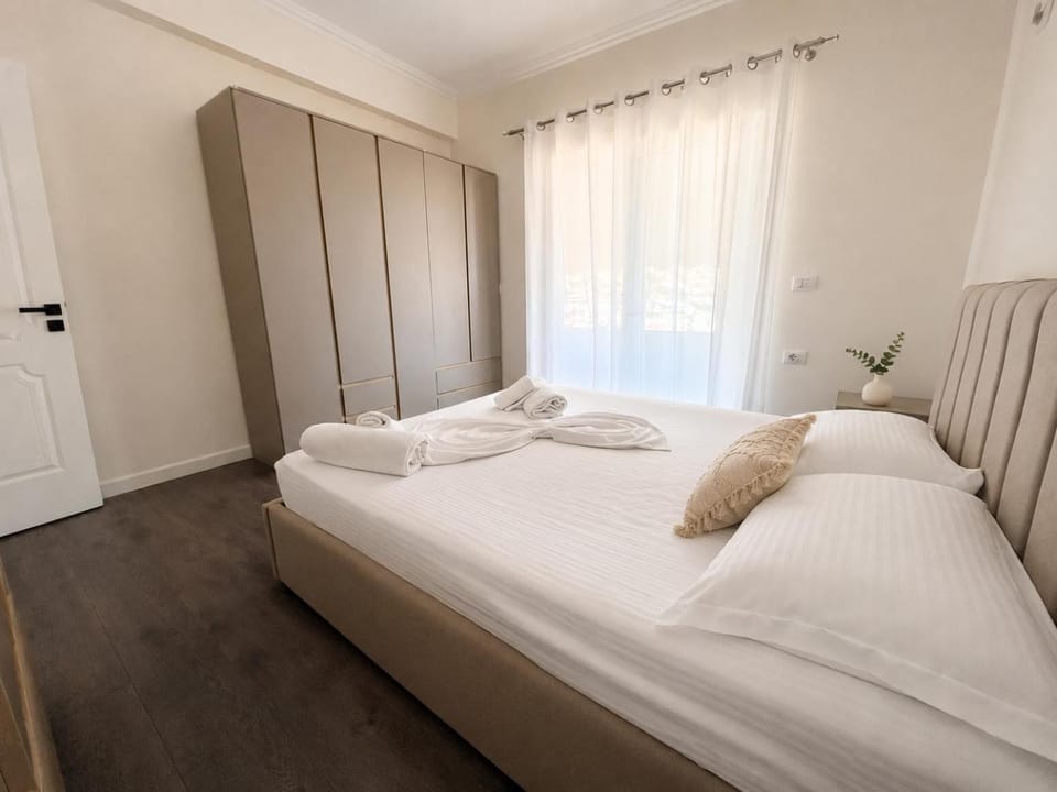Bed, Bedroom, wardrobe, air conditioner
