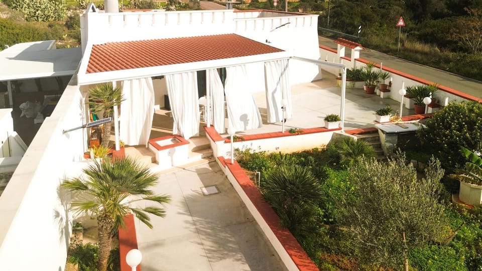 Property building, Day, Bird's eye view, Garden, Parking