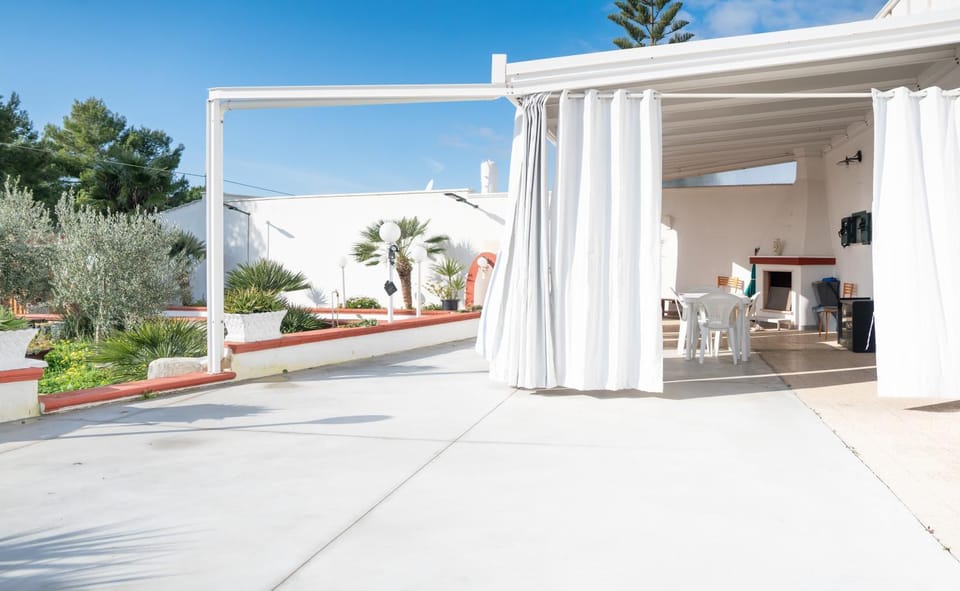 Property building, Day, Garden, Inner courtyard view
