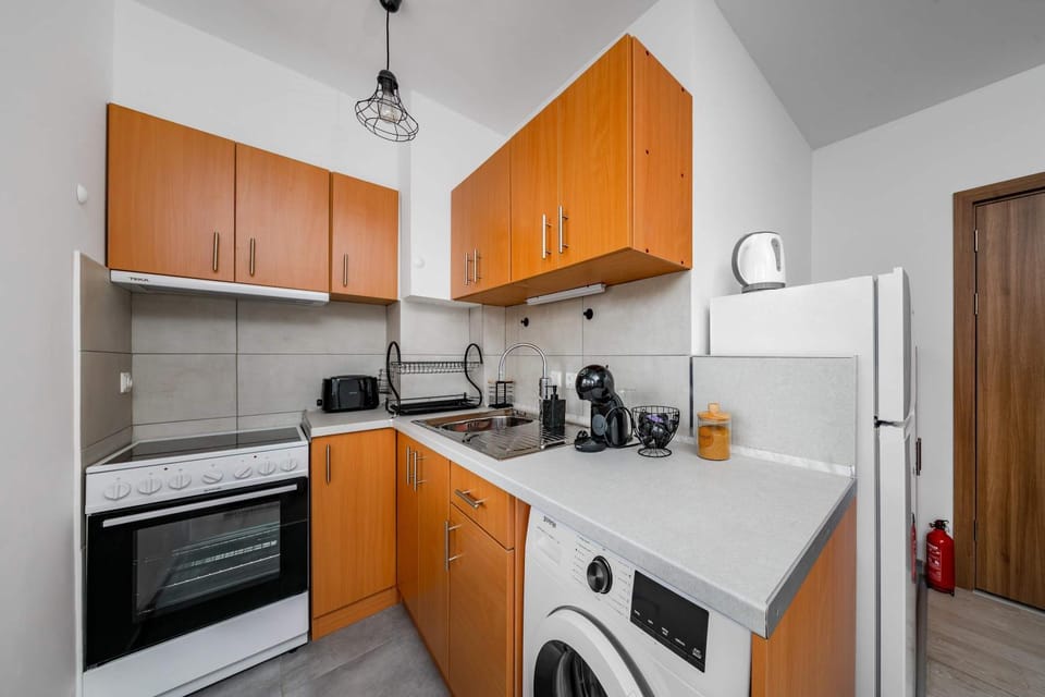 Coffee/tea facilities, Kitchen or kitchenette, oven, stove, toaster