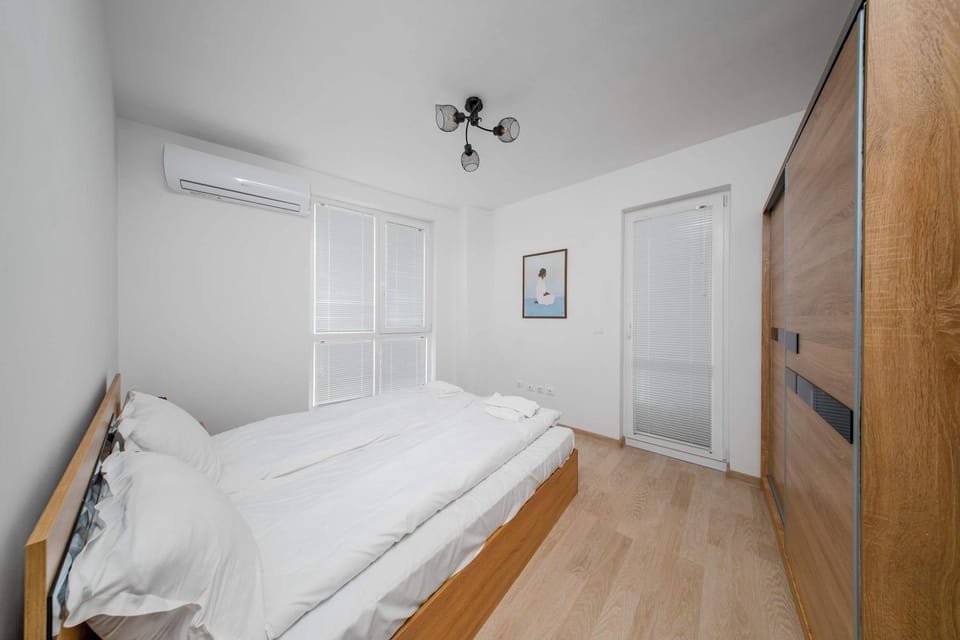 Bed, Bedroom, wardrobe, air conditioner