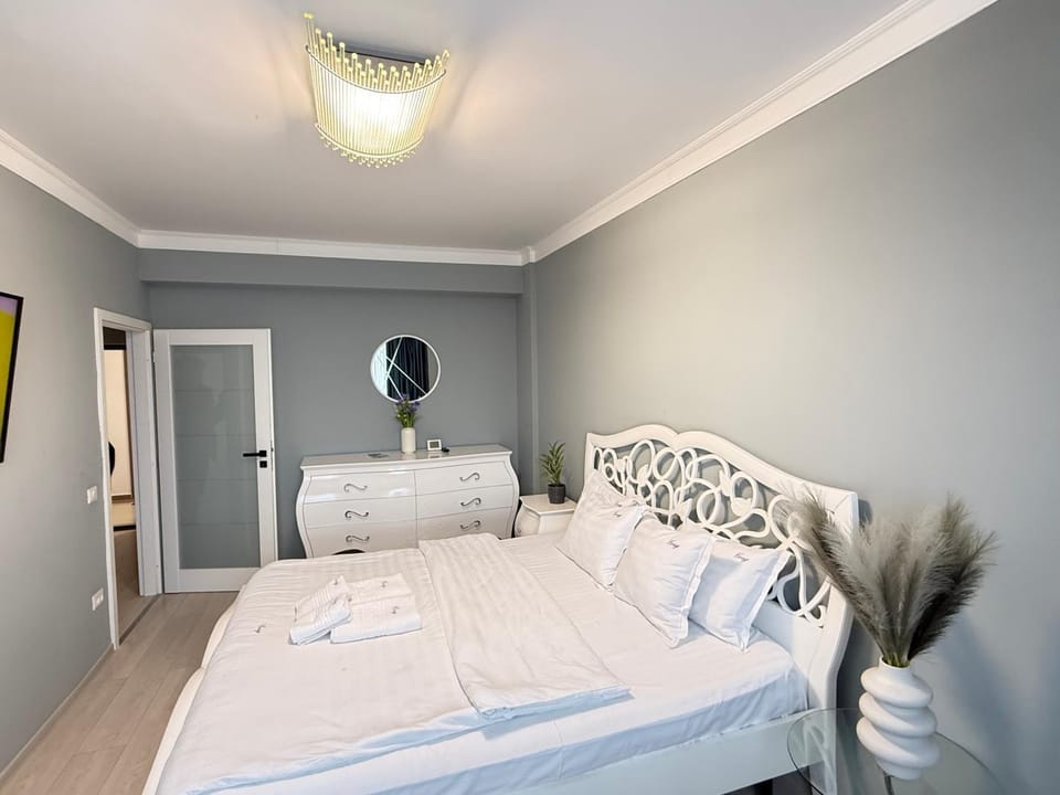 Q Deluxe Collection - Palas Commercial Center Apartment in Romania