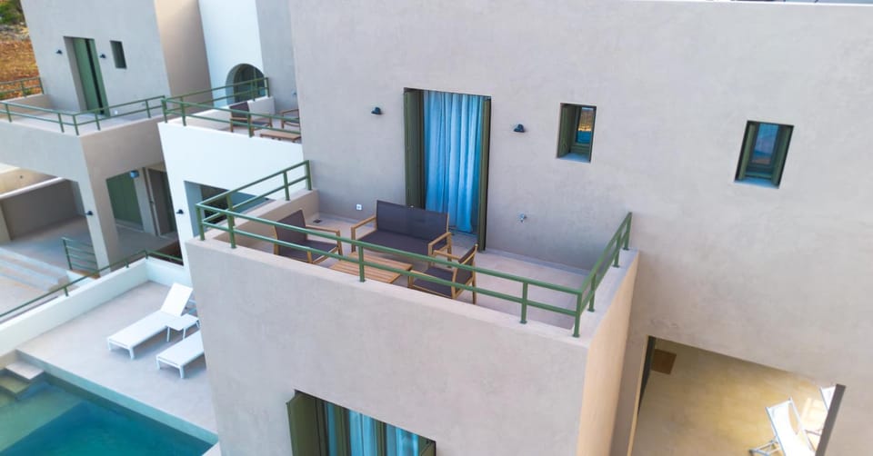 Balcony/Terrace, Swimming pool