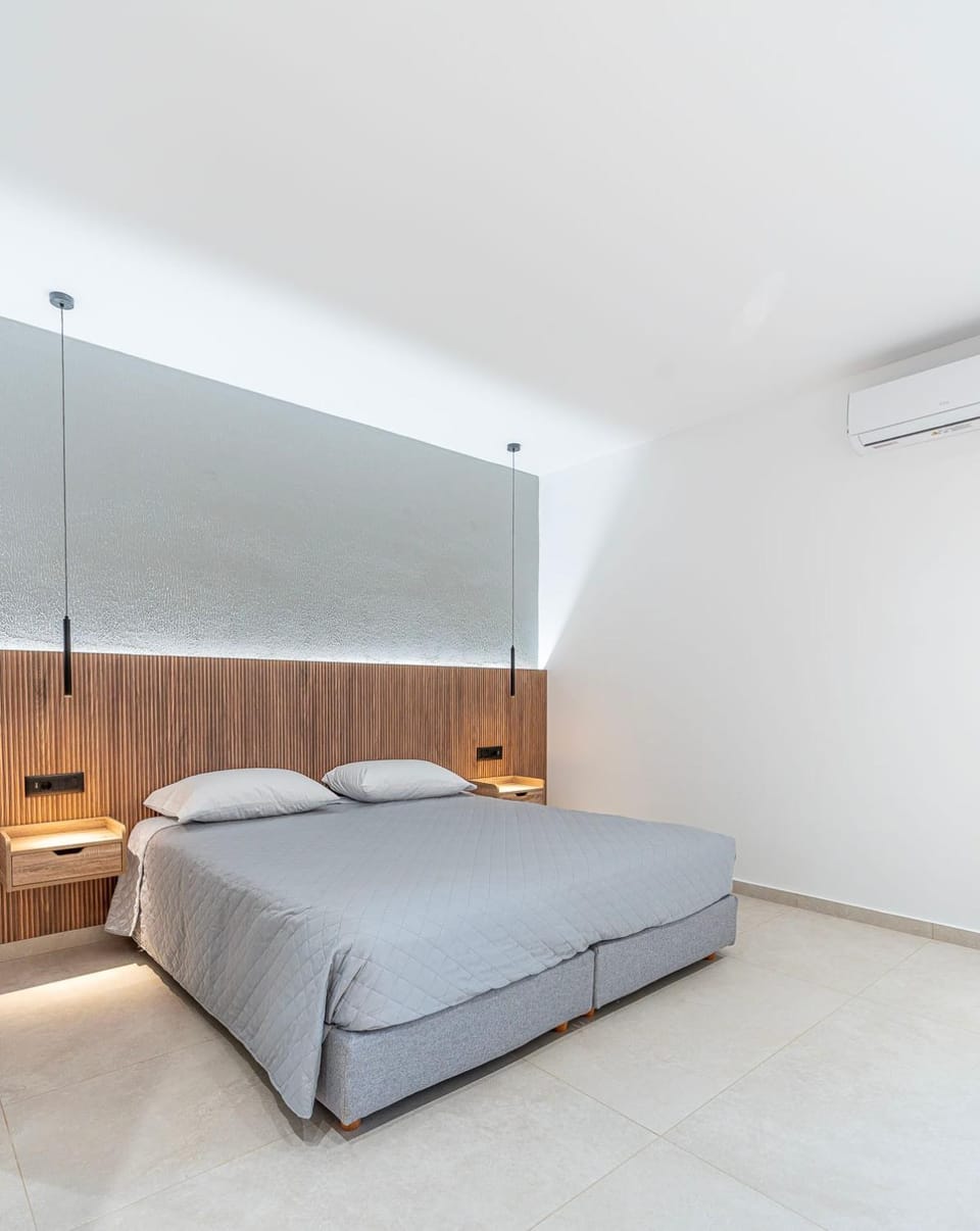 Bed, Bedroom, air conditioner