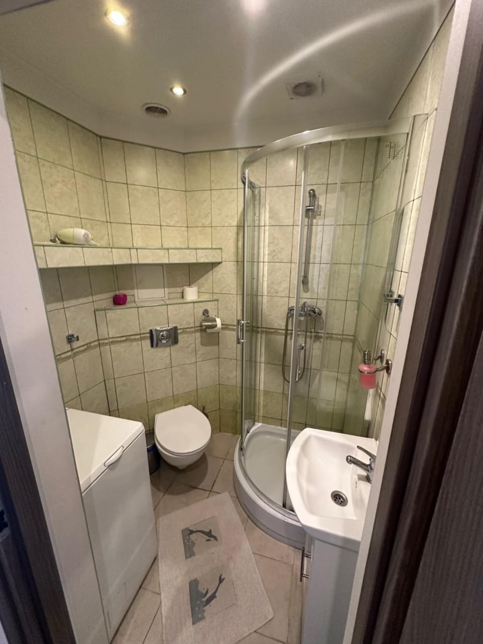 Rooms with shared bathroom and kitchen in center of Old Town Hostel in Gdansk