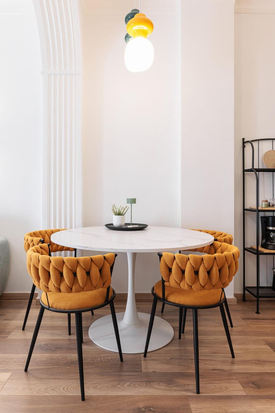 Seating area, Dining area