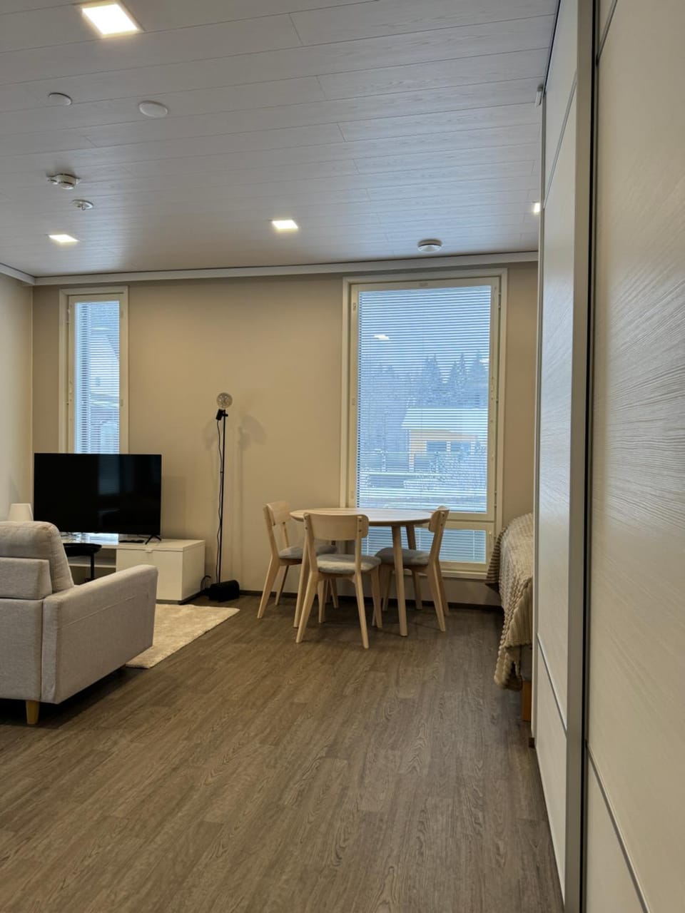 TV and multimedia, Seating area, Dining area