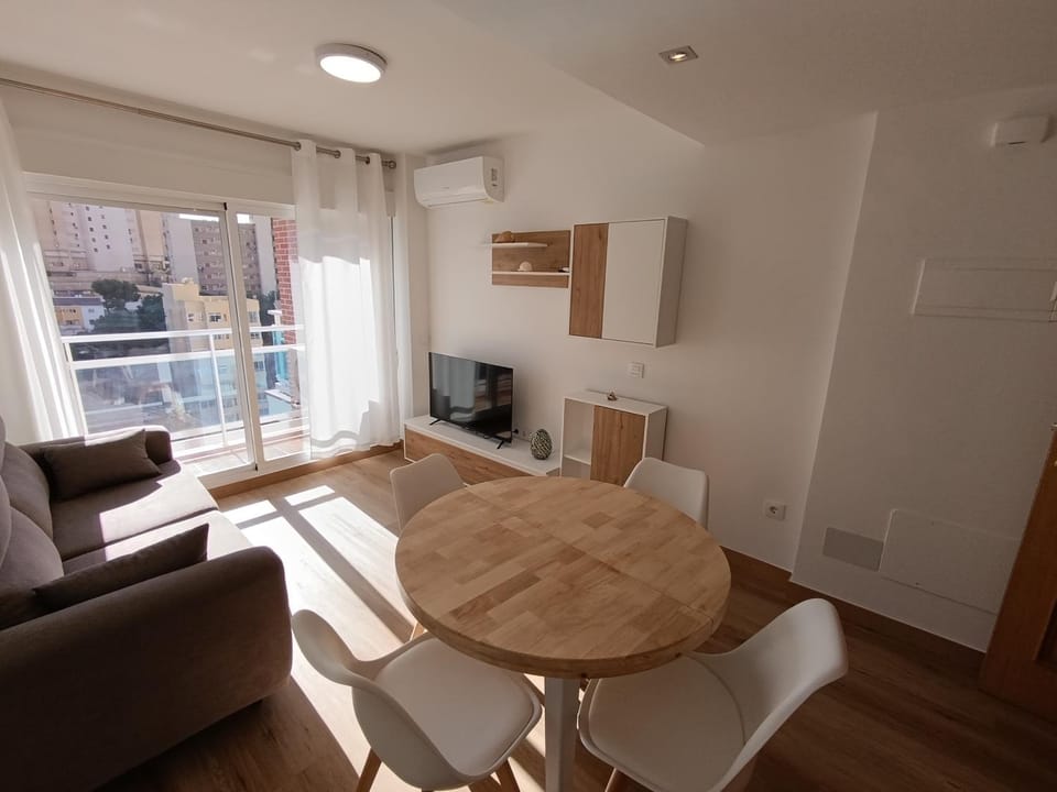 TV and multimedia, Kitchen or kitchenette, Living room, Dining area, air conditioner