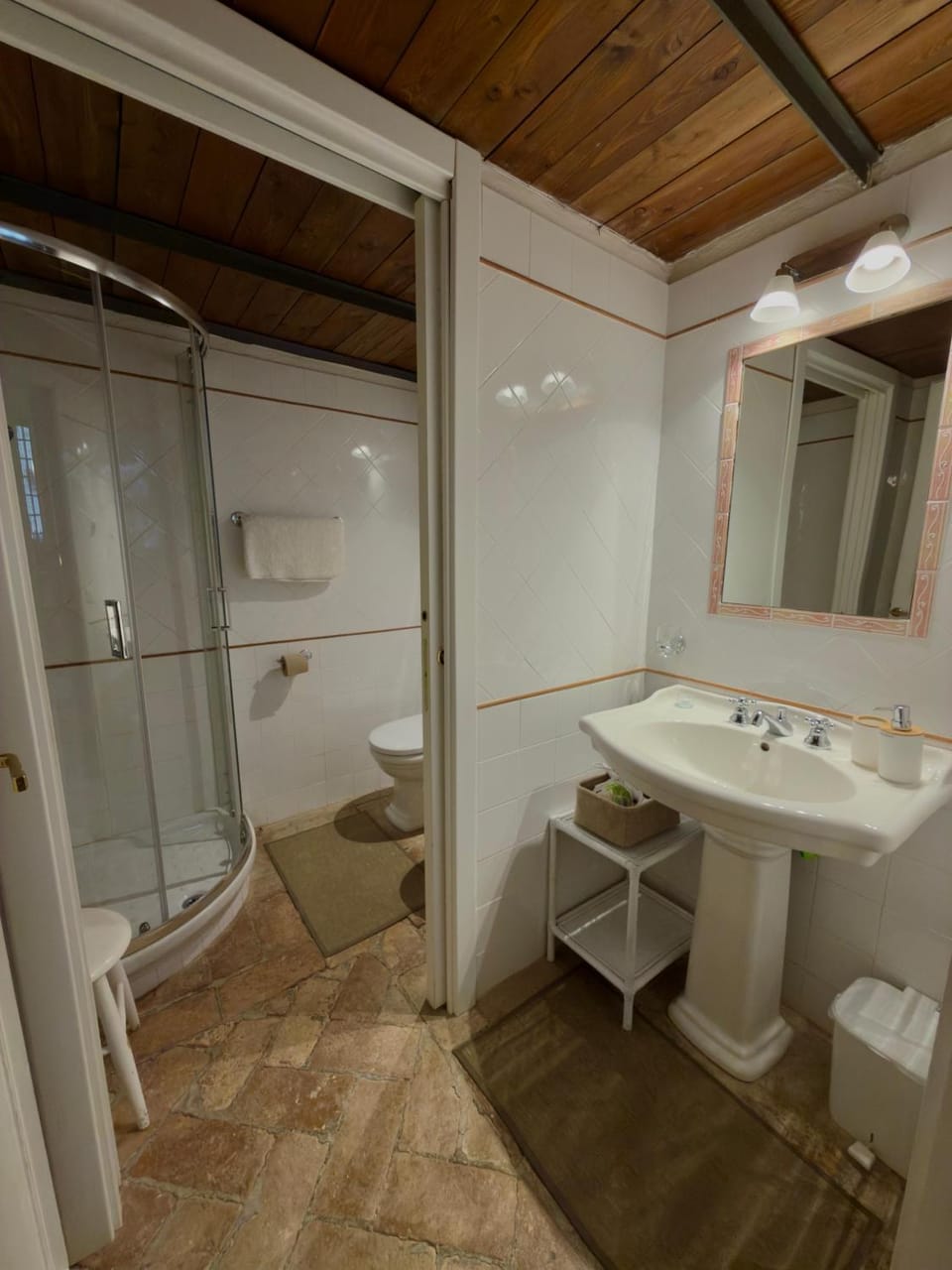 Shower, Toilet, Bathroom, towels