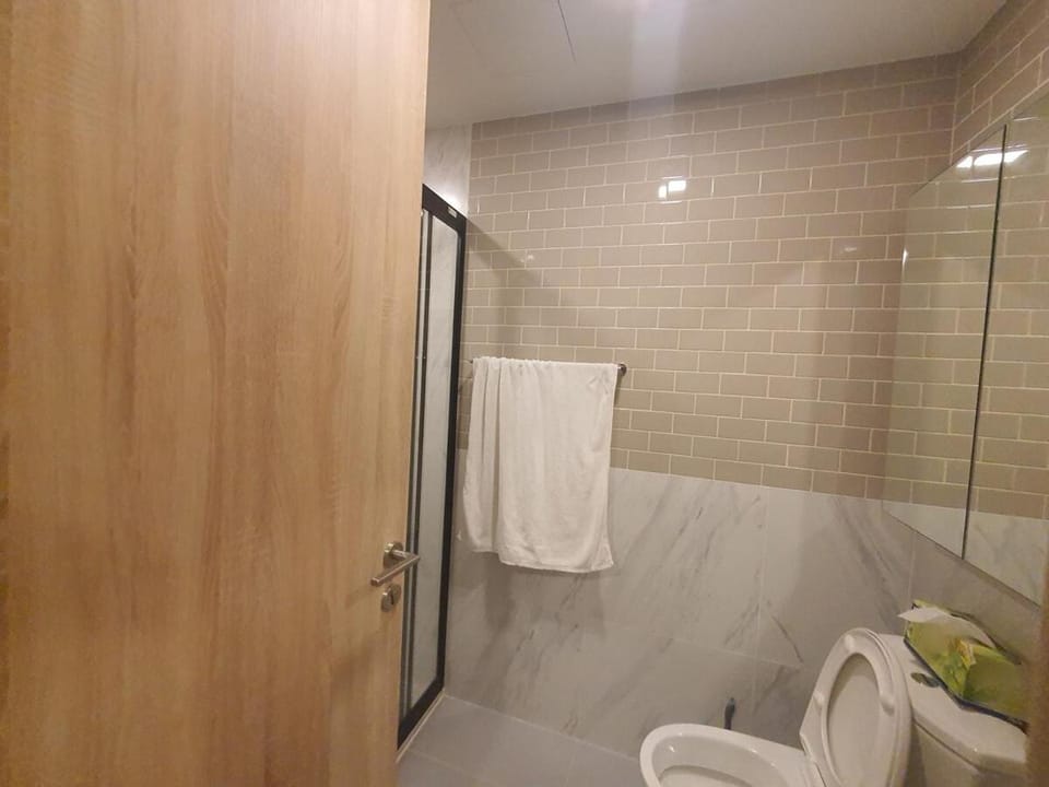 1 point 5 BR Heated Jacuzzi Infinity Pool Kitchen 10 min to BTS Phaya Thai no noise pollution Apartment in Bangkok