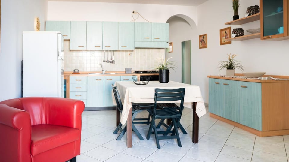 Kitchen or kitchenette, Living room, Dining area