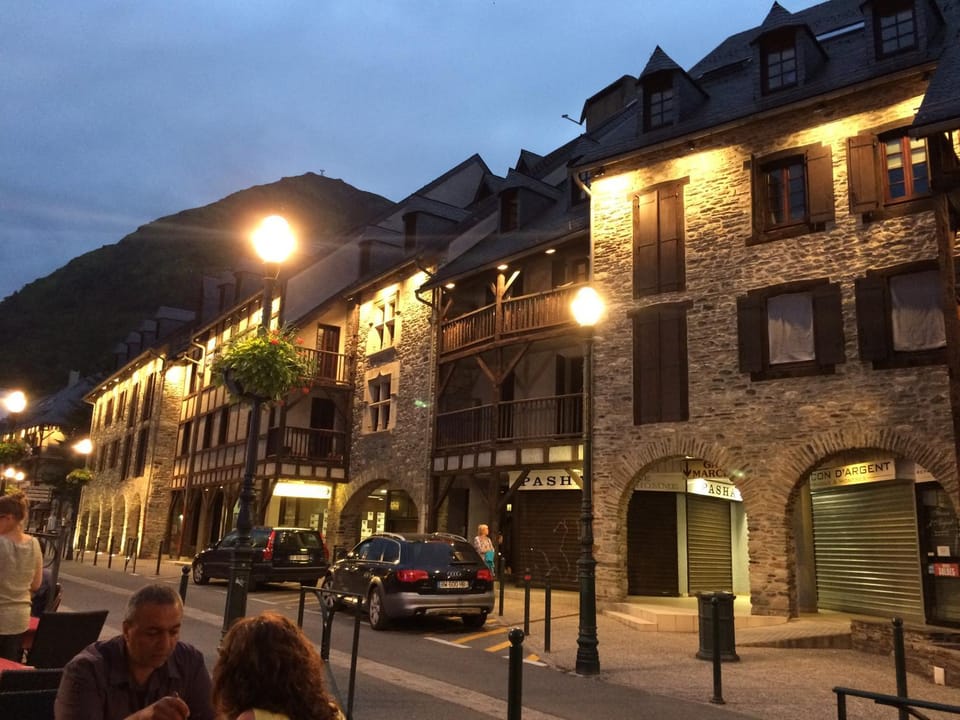 Night, Neighbourhood