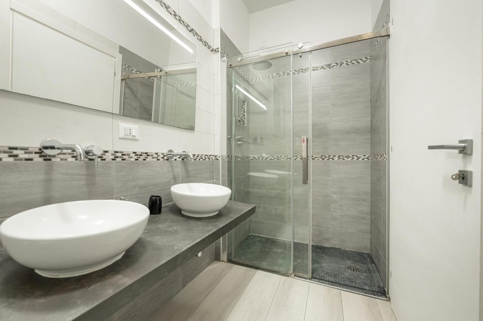 Shower, Bathroom, towels