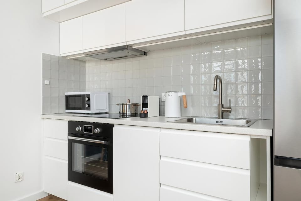 Coffee/tea facilities, Kitchen or kitchenette, stove