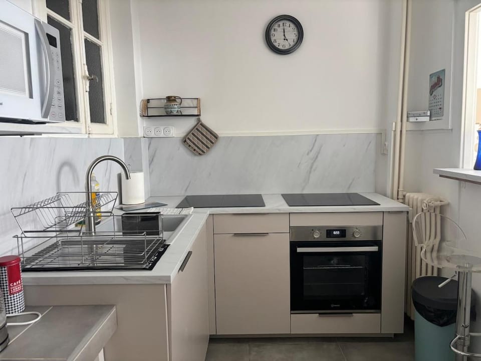 Kitchen or kitchenette, dishwasher, oven, stove