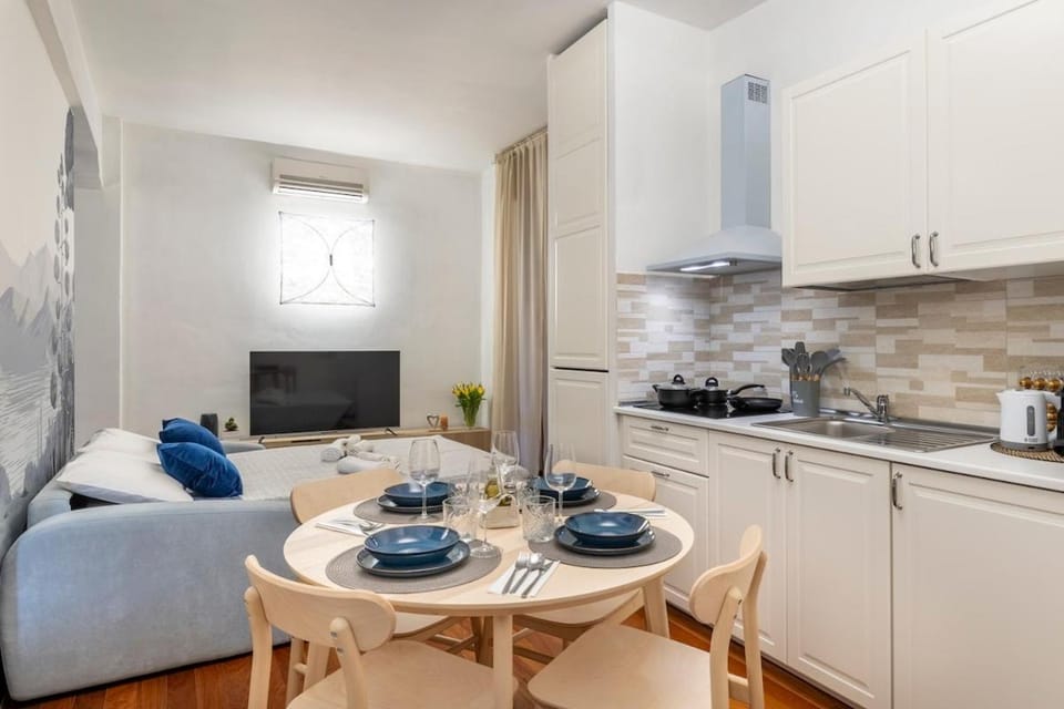 Living room, Seating area, Dining area, kitchen