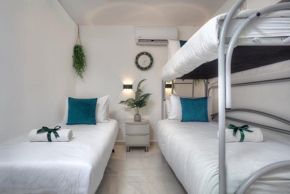 Bed, Bedroom, bunk bed