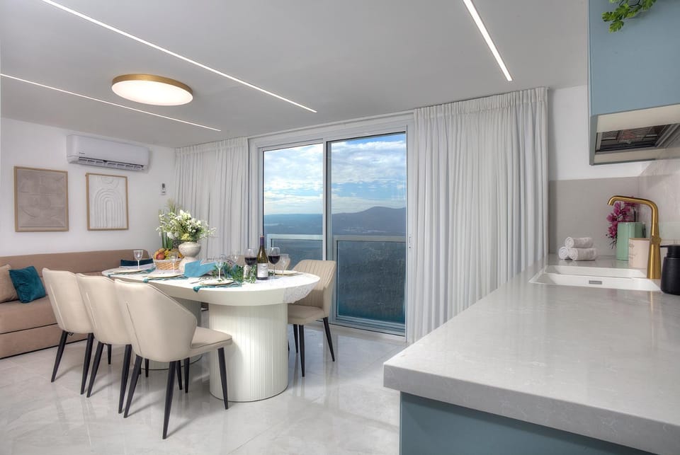 Kitchen or kitchenette, Living room, Dining area