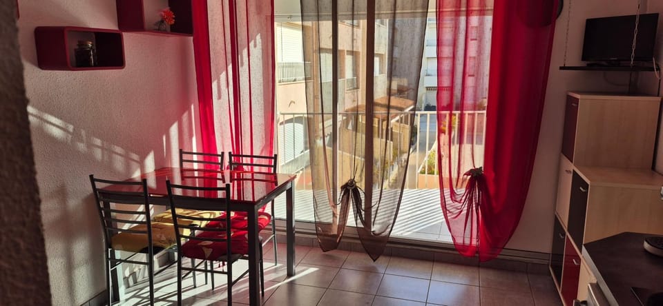 Port Richelieu, Studio Centre Port Climatisé, vue pisicne Apartment in Agde