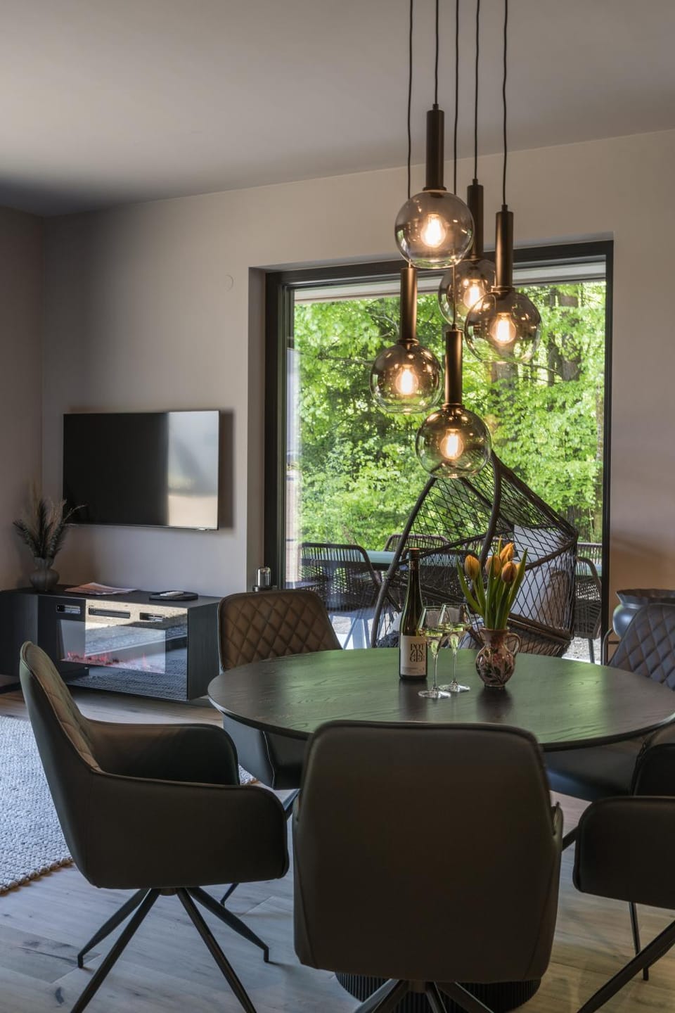 Living room, Seating area, Dining area