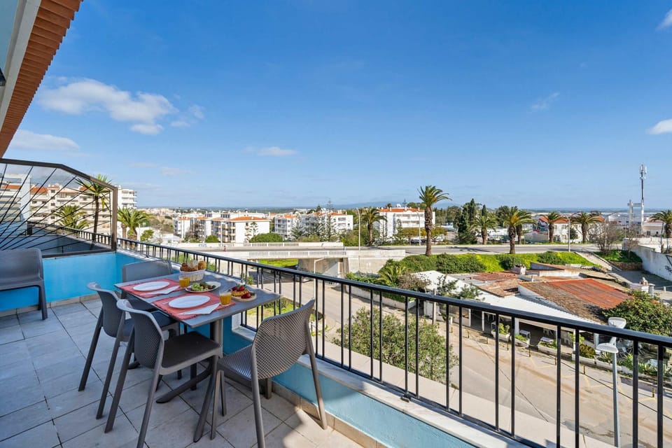 Patio, View (from property/room), Balcony/Terrace, Seating area, Dining area, City view