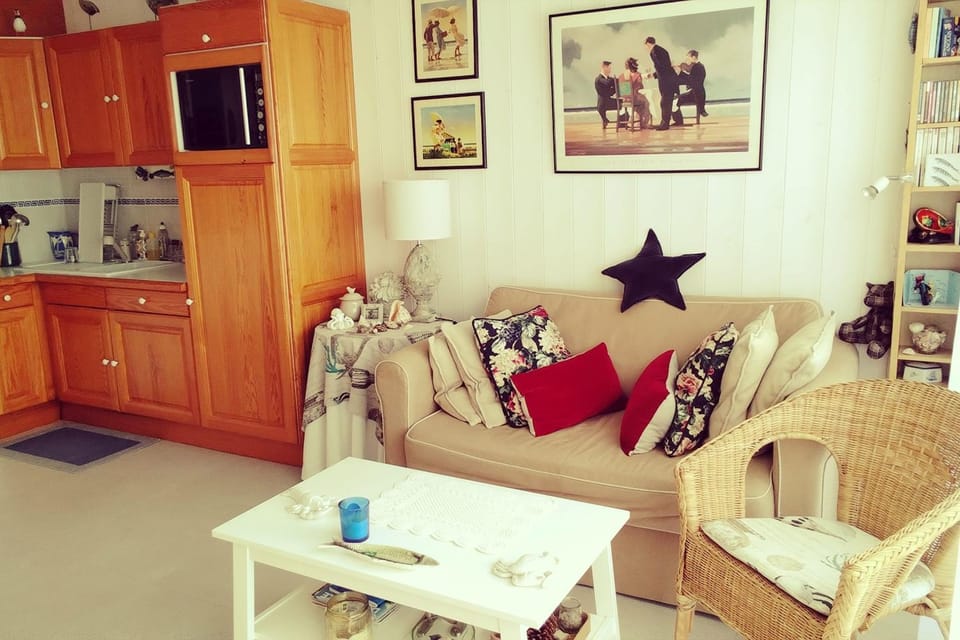 Beachfront House with Direct Beach Access Apartment in Le Pouliguen