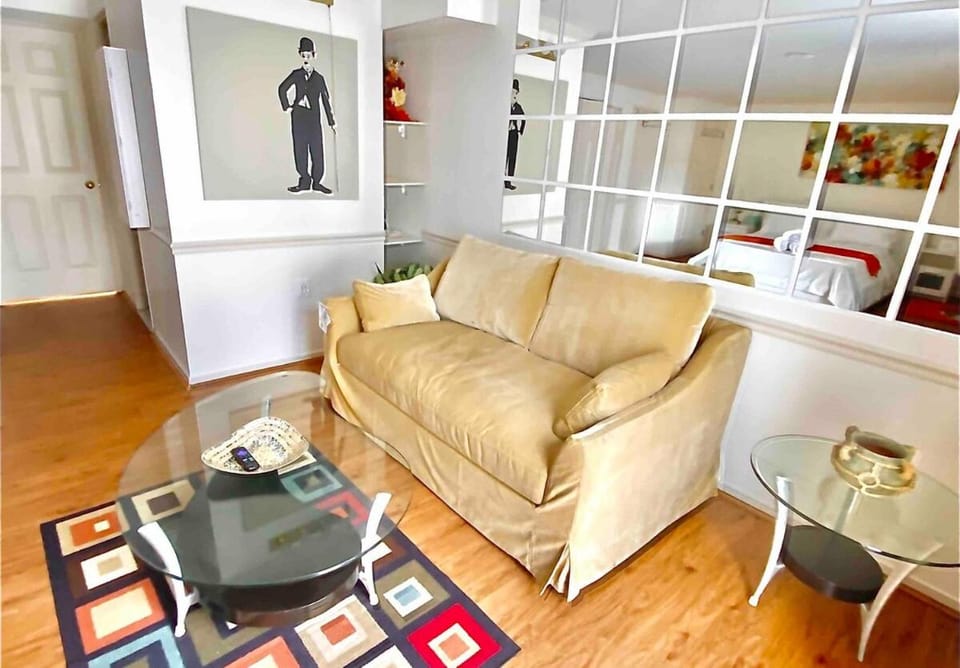 Bsmnt 2361 Efficiency Bright BSMNT APT DC 20m IAD 10m Metro Apartment in Reston