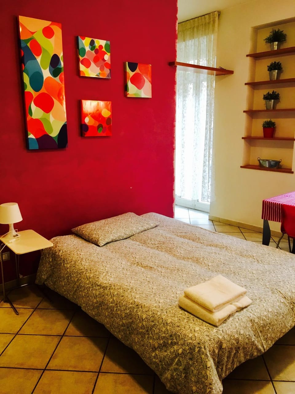 Bed, Dining area