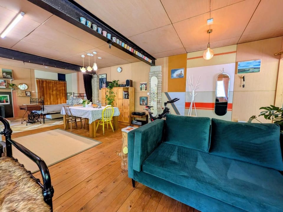 Woodside Studio Apartment in Mid Sussex District