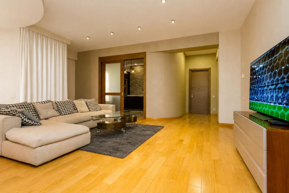 Communal lounge/ TV room, TV and multimedia, Living room, Seating area, Evening entertainment