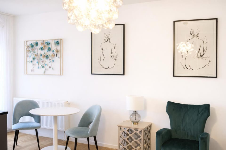 Decorative detail, Seating area, Dining area